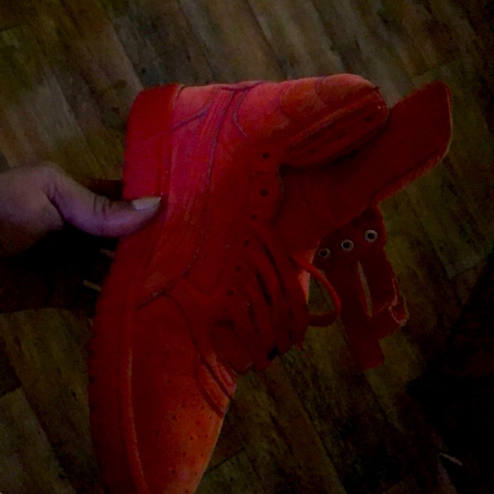 Used 2 times  very CLEAN , original pumas all Red